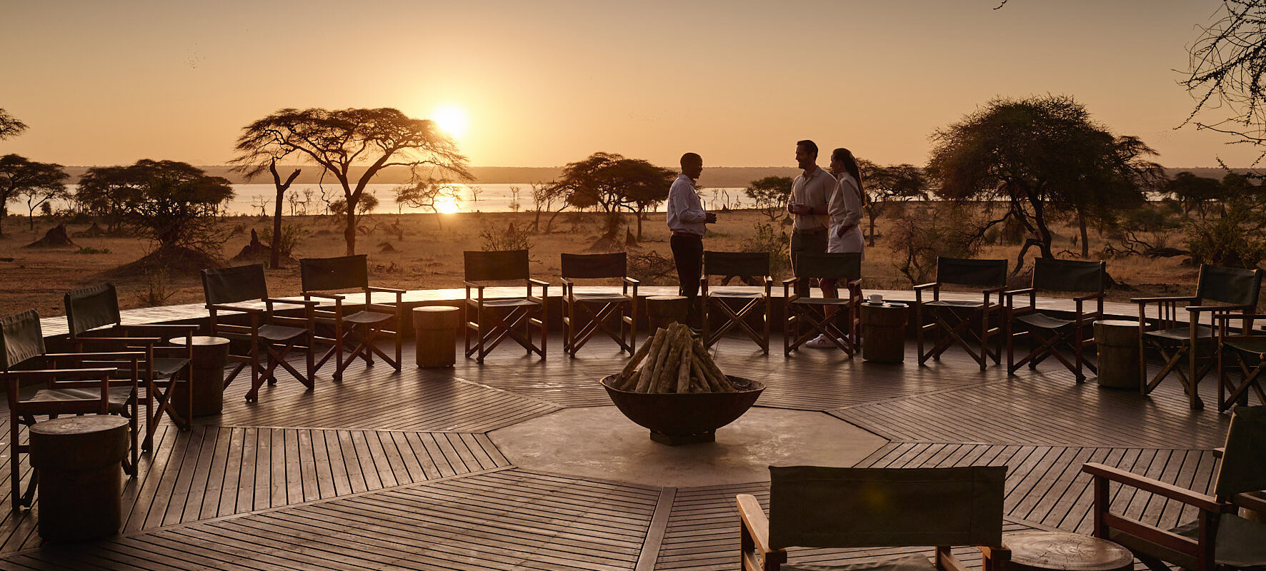 Solnedgång över savannen från safari-lodge i Tarangire Nationalpark, Tanzania.