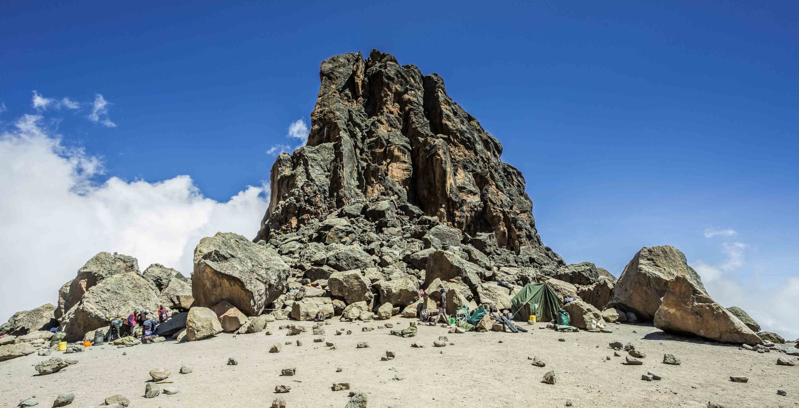 Norra rutten (4/8) | Lava Tower (4 630 m) – Buffalo Camp (3 995 m)