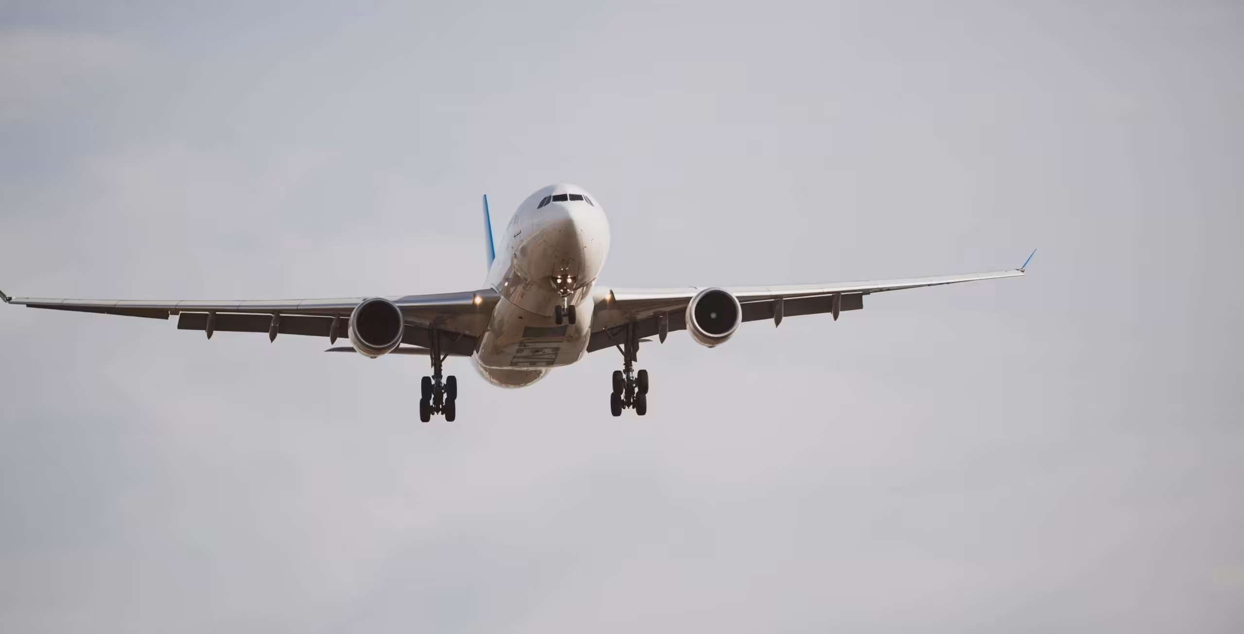 Flyg hem från Kilimanjaro International Airport efter bestigningen